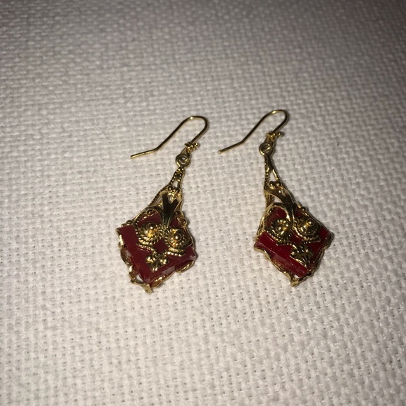 Red golden earrings - Picture 3 of 3